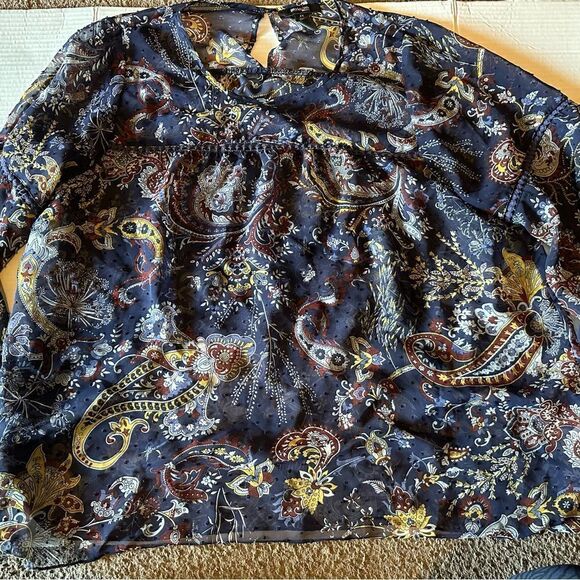 Style & Co. Tops - Style & co 2X floral blue thin long sleeved shirt